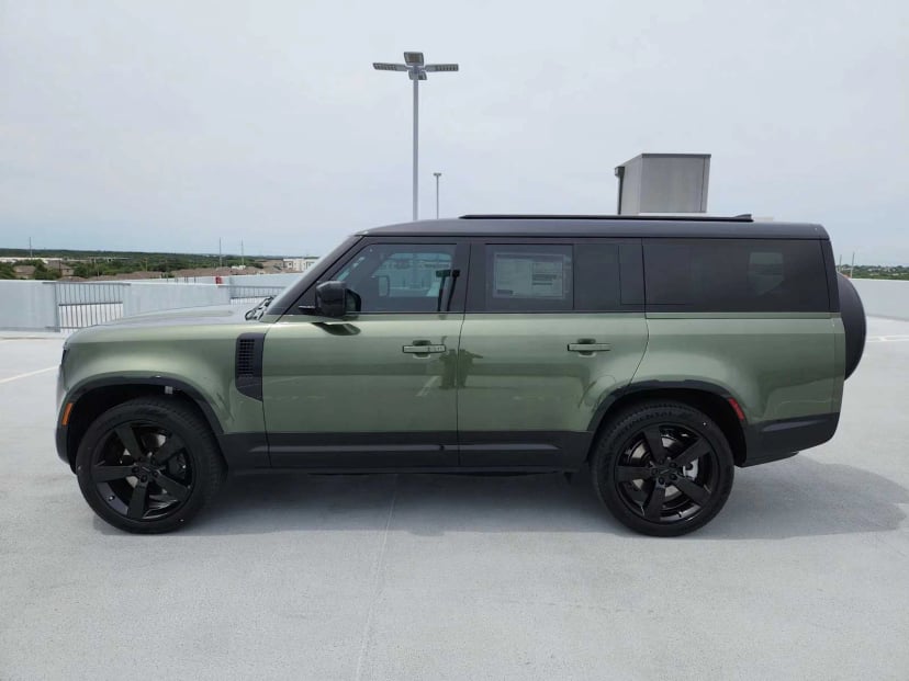 2026 Land Rover Defender - Image 2