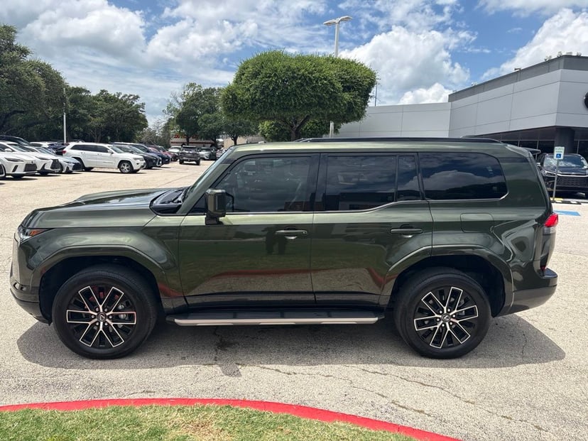 2025 Lexus GX - Image 2