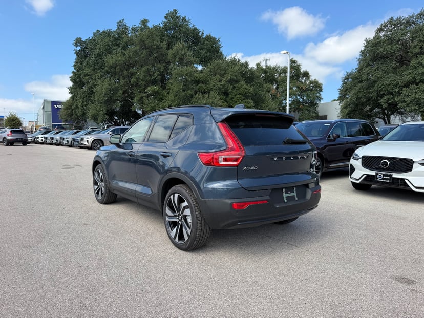 2026 Volvo XC40 - Image 2