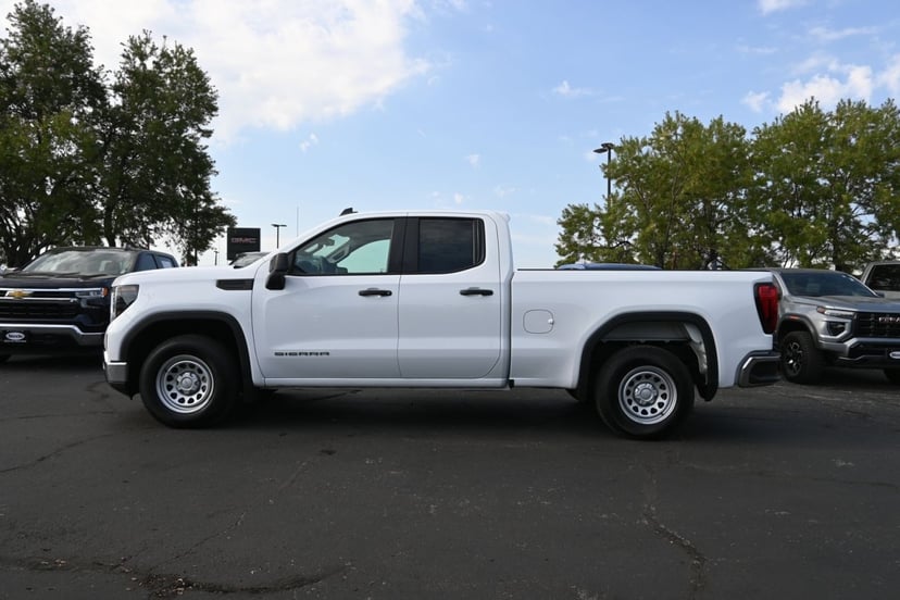 2026 GMC Sierra 1500 - Image 2