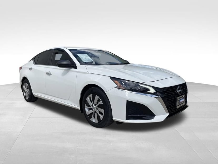 2024 Nissan Altima - Image 2