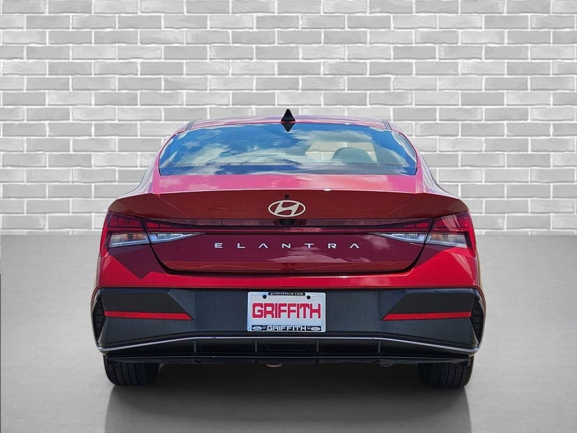 2025 Hyundai Elantra - Image 3