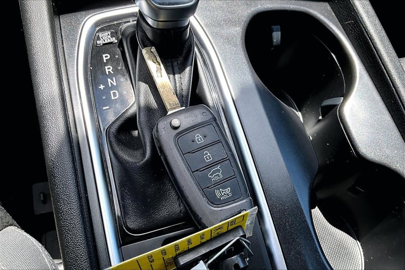 2019 Hyundai Santa Fe - Image 2