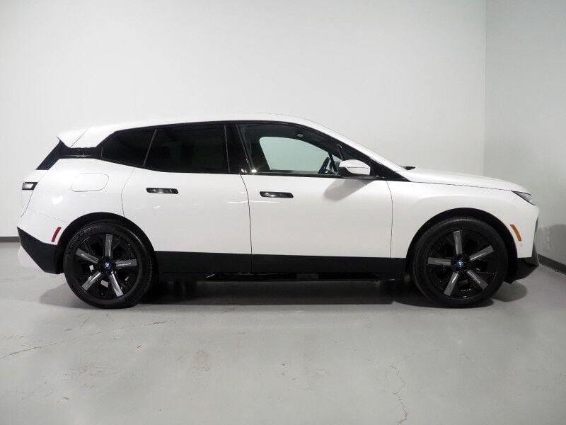 2024 BMW iX - Image 2