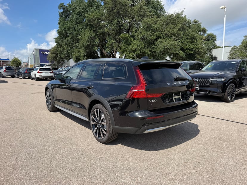 2026 Volvo V60 Cross Country - Image 1
