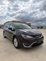 2017 Chrysler Pacifica - Preview 2