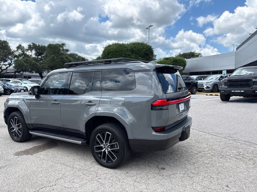2024 Lexus GX - Image 2