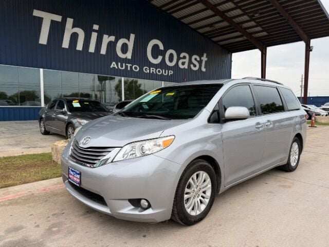 2015 Toyota Sienna - Image 1