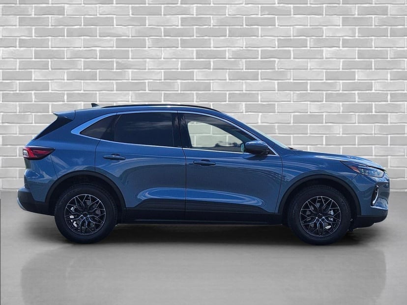 2023 Ford Escape - Image 2