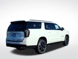 2027 Chevrolet Suburban - Preview 3