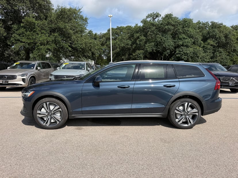 2026 Volvo V60 Cross Country - Image 1