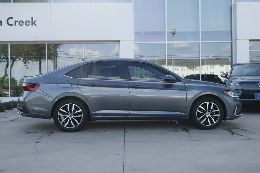 2026 Volkswagen Jetta - Image 2