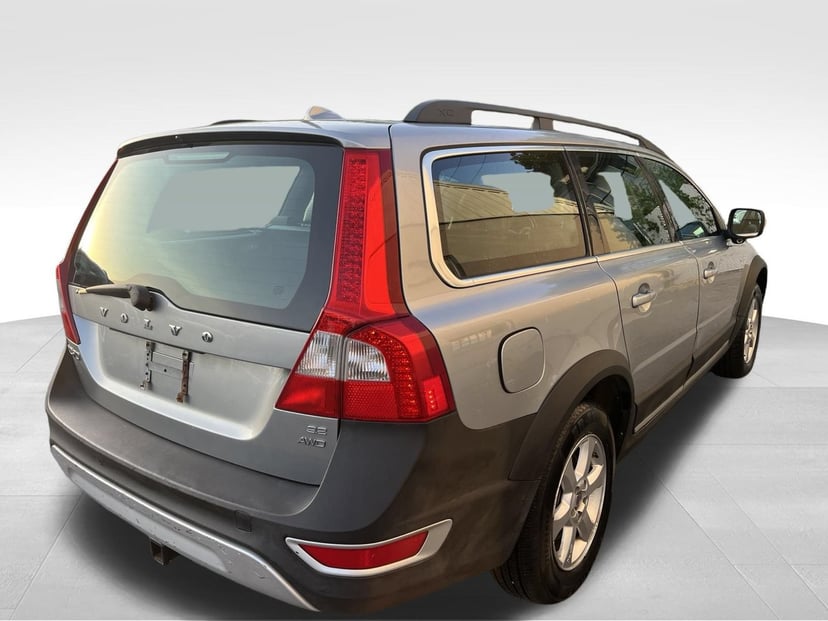 2010 Volvo XC70 - Image 2