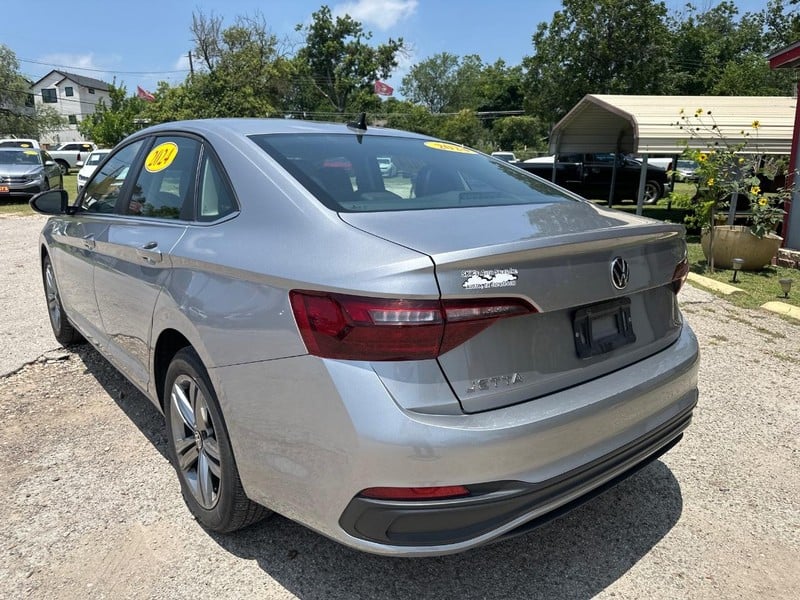 2024 Volkswagen Jetta - Image 2