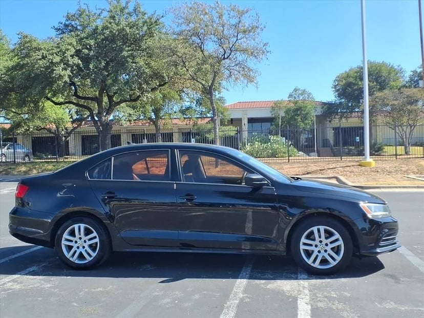 2015 Volkswagen Jetta - Image 2
