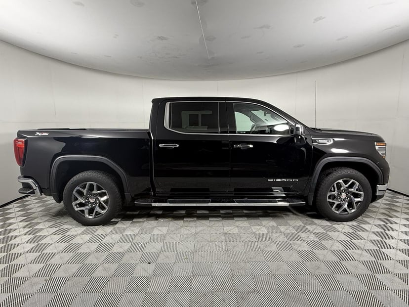 2024 GMC Sierra - Image 2