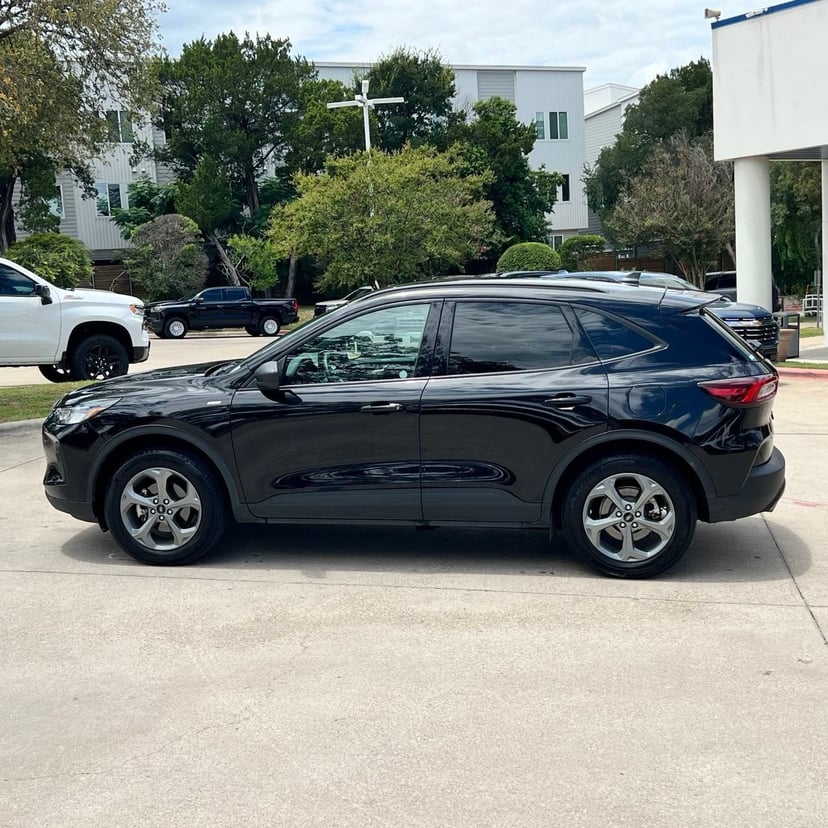 2025 Ford Escape - Image 2
