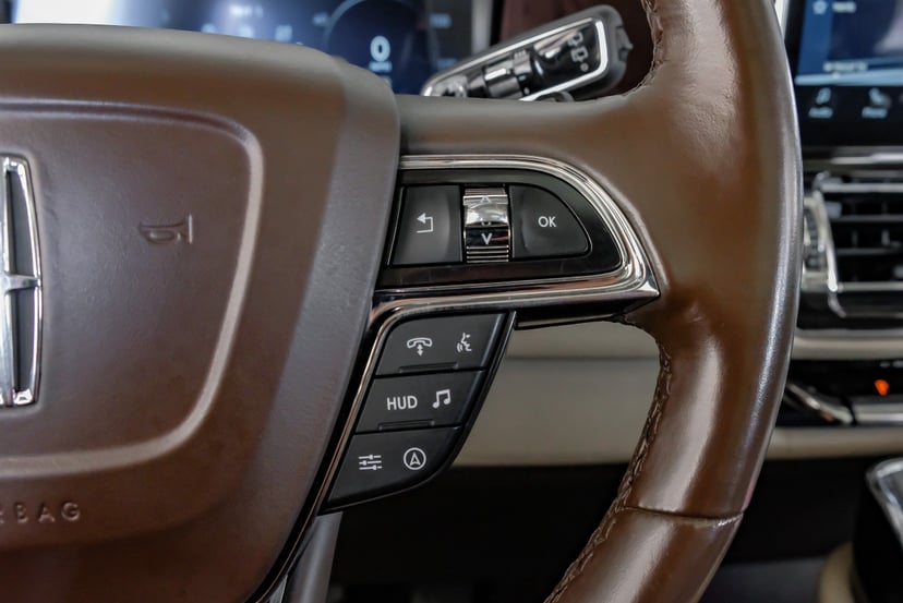 2022 Lincoln Navigator L - Image 2
