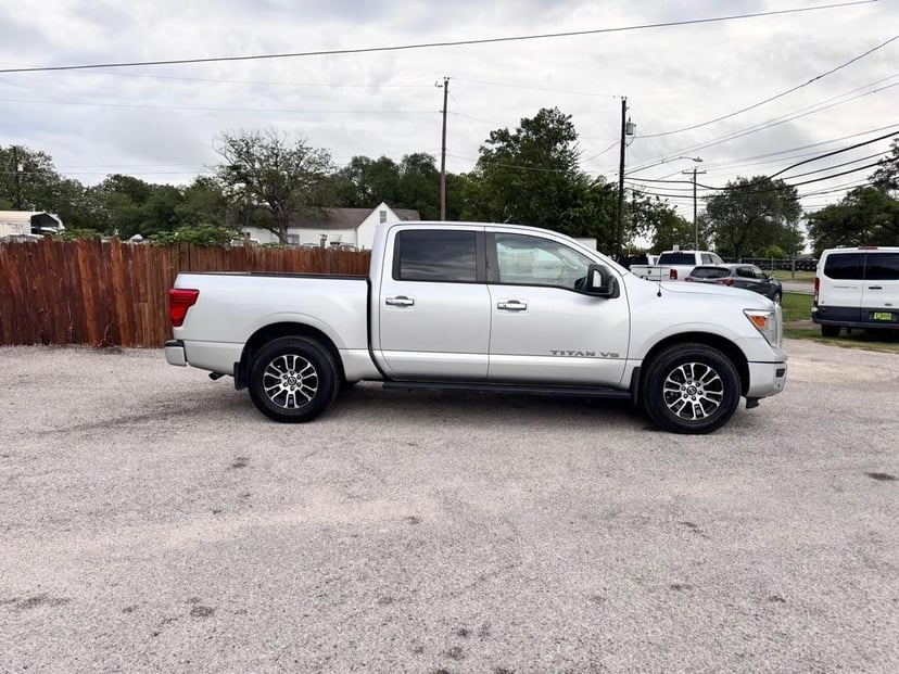 2021 Nissan Titan - Image 3