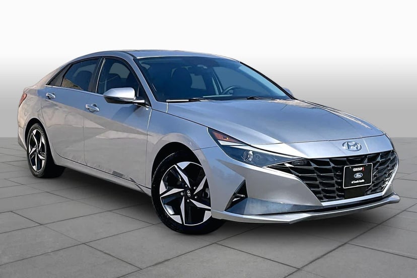 2022 Hyundai Elantra - Image 2