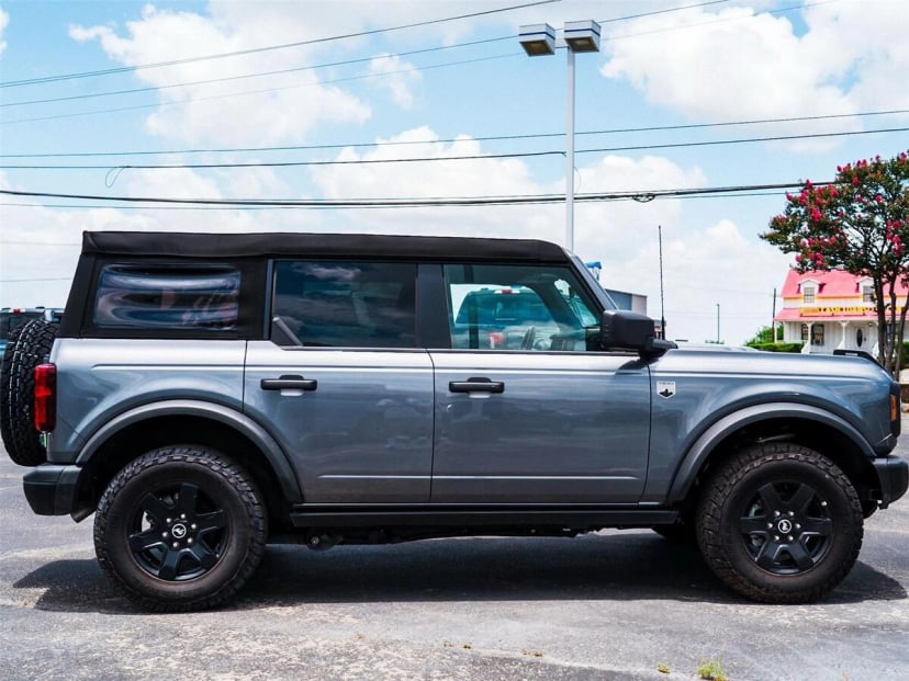 2025 Ford Bronco - Image 3