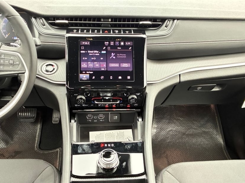 2026 Jeep Grand Cherokee L Laredo X - Image 3