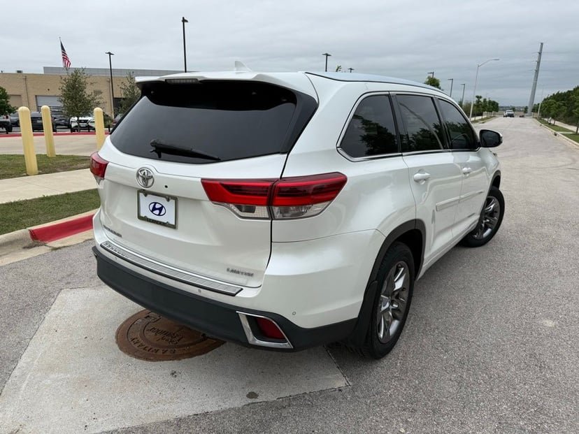 2018 Toyota Highlander - Image 3