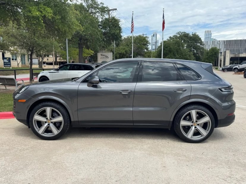 2024 Porsche Cayenne - Image 3