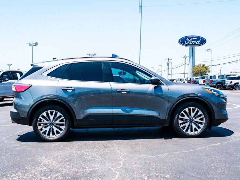 2022 Ford Escape - Image 2