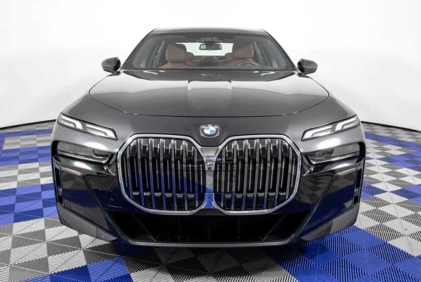 2024 BMW 7 Series - Image 2