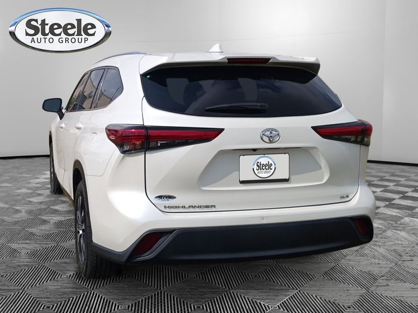 2021 Toyota Highlander - Image 2