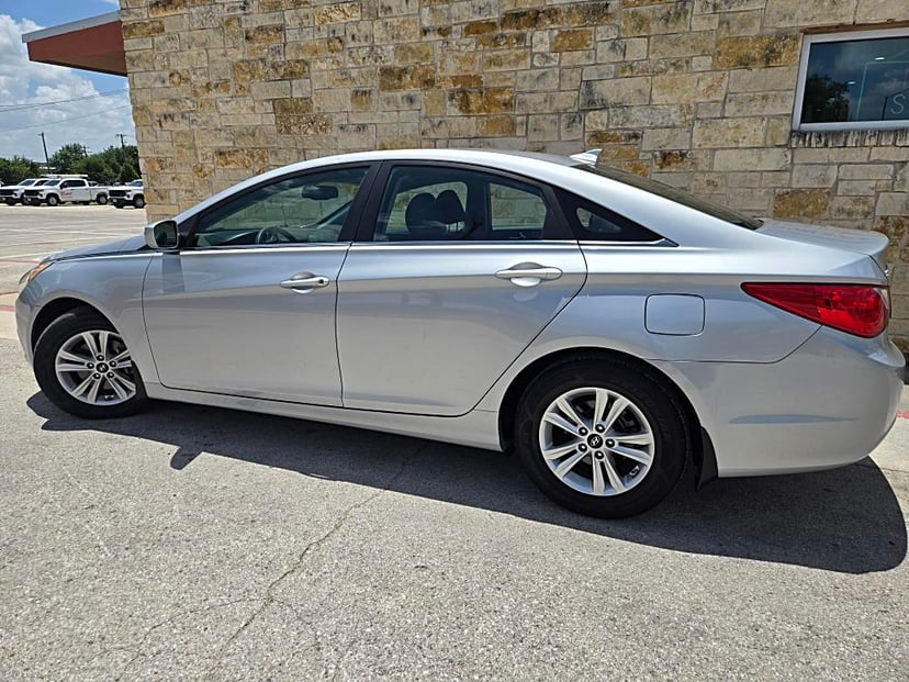2013 Hyundai Sonata - Image 3
