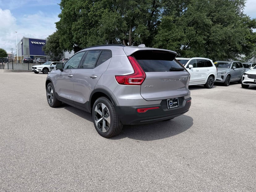 2026 Volvo XC40 - Image 2