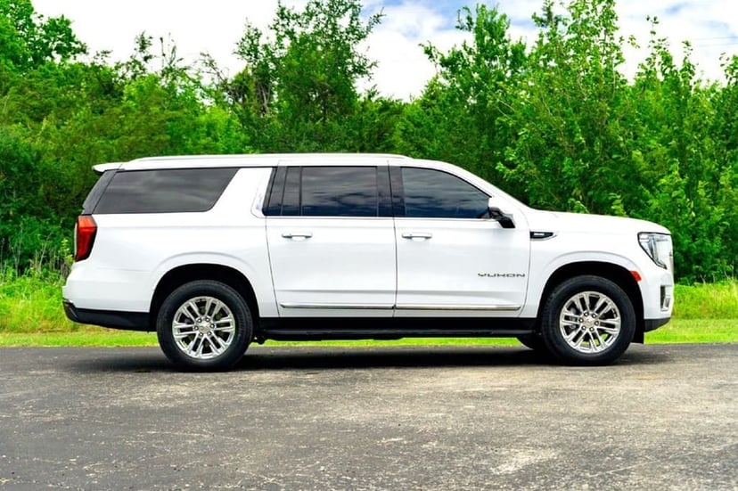 2023 GMC Yukon XL - Image 2
