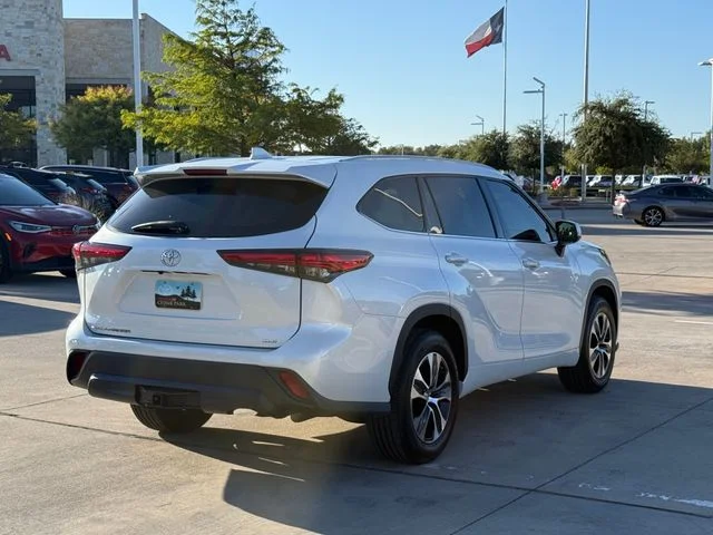 2022 Toyota Highlander - Image 3
