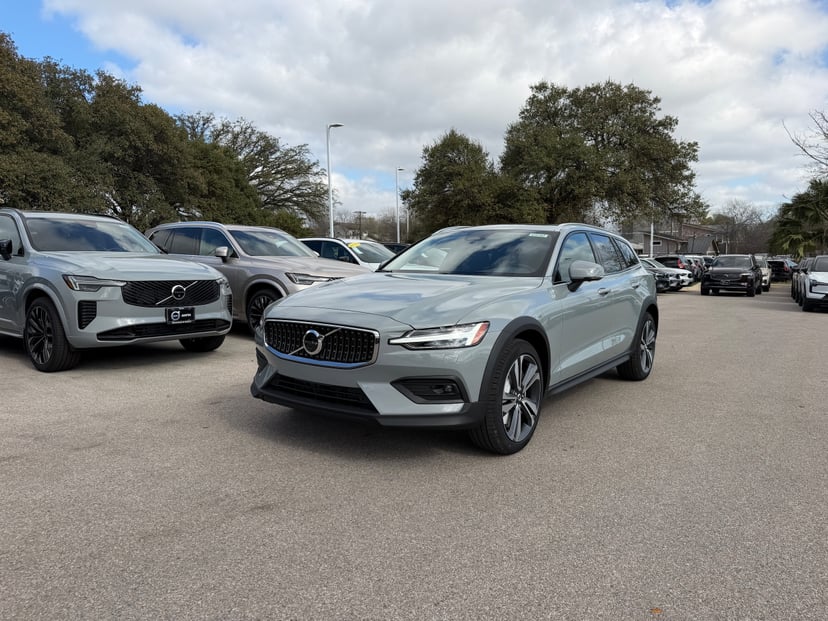 2026 Volvo V60 Cross Country - Image 1