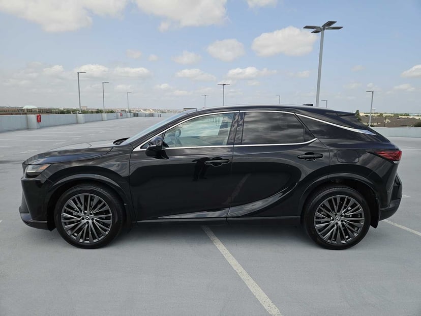 2023 Lexus RX - Image 2