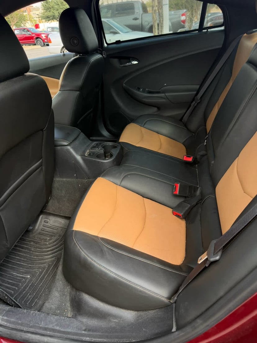 2017 Chevrolet volt - Image 2