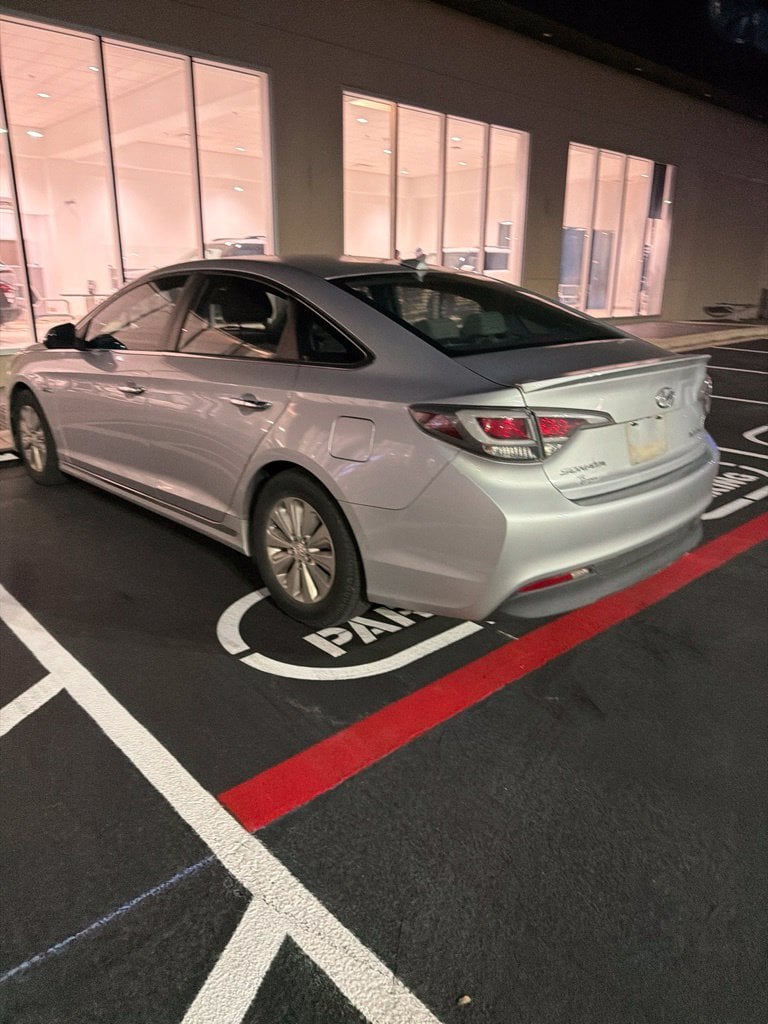 2017 Hyundai Sonata Hybrid - Image 1