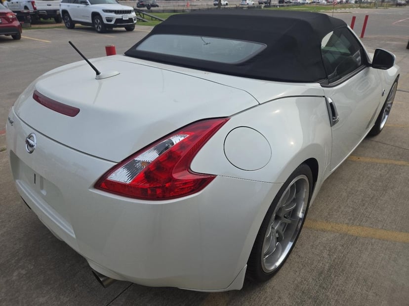 2016 Nissan 370Z - Image 3