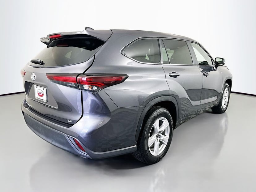 2025 Toyota Highlander - Image 2