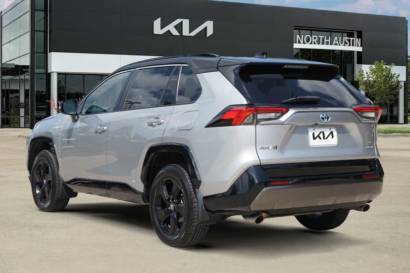 2021 Toyota RAV4 - Image 3