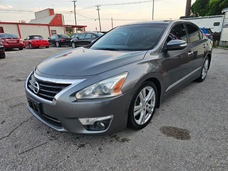 2015 Nissan Altima - Image 2