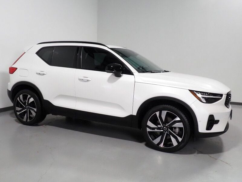 2024 Volvo XC40 - Image 2