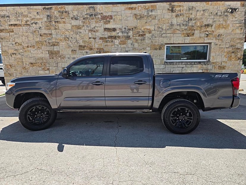 2019 Toyota Tacoma - Image 2