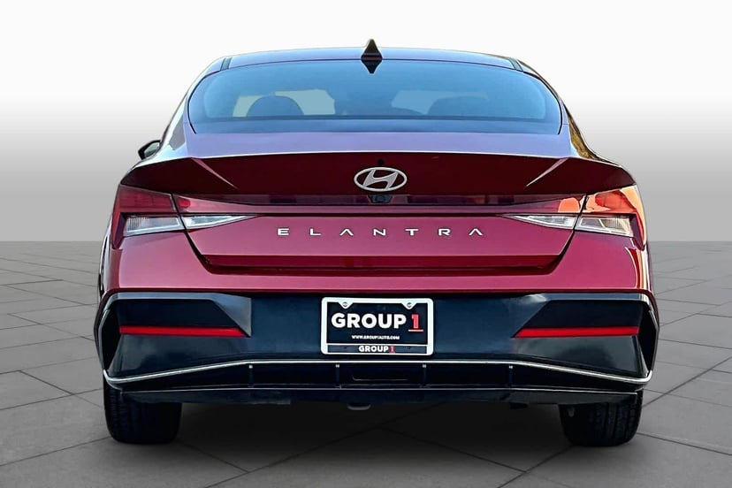 2025 Hyundai Elantra - Image 3