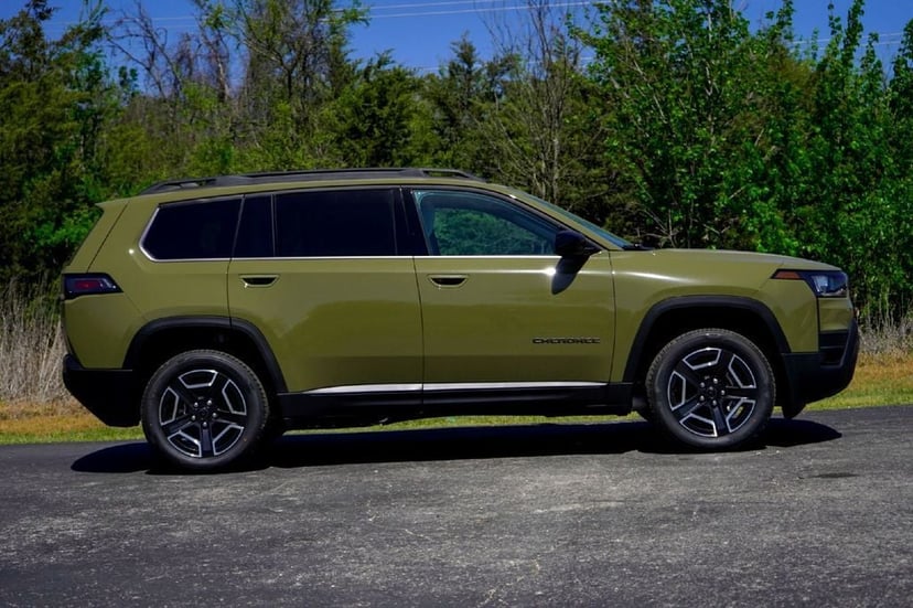 2026 Jeep Cherokee Laredo - Image 3