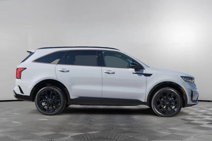 2023 Kia Sorento - Image 2