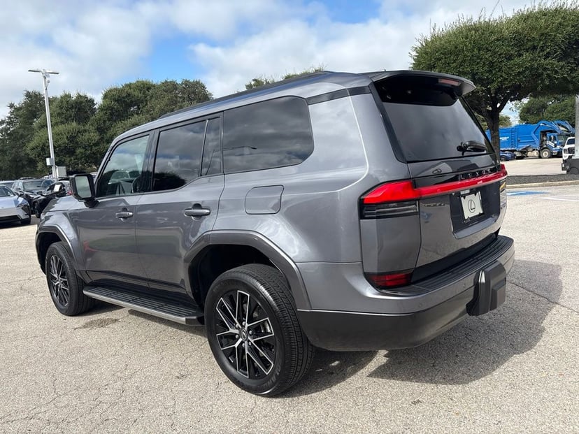 2024 Lexus GX - Image 2