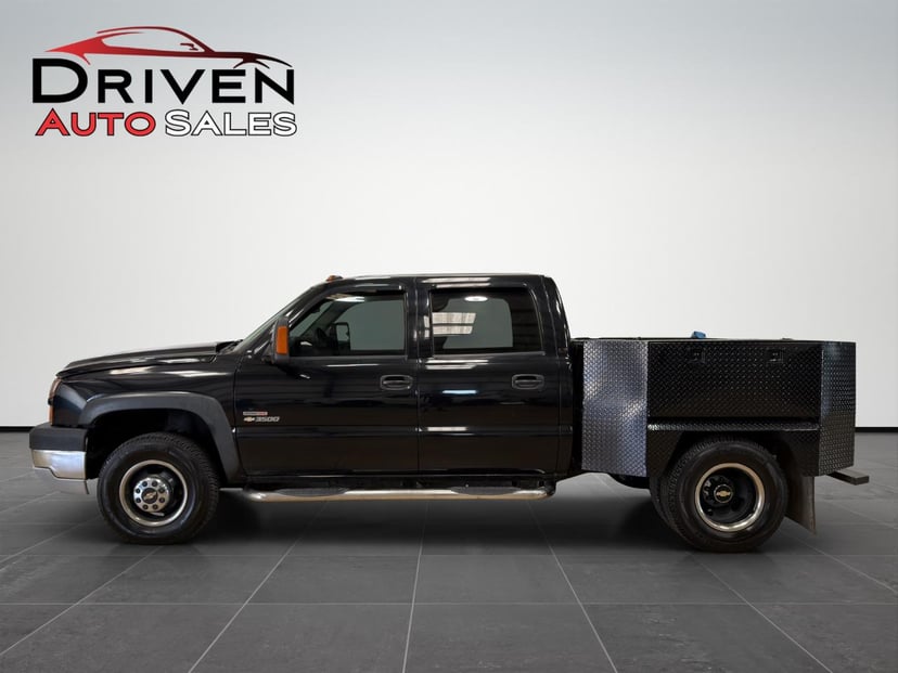 2005 Chevrolet Silverado - Image 2